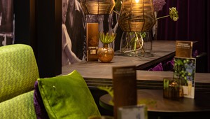 Trinken Sie etwas im atmosphärischen raum